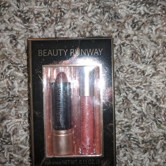 NEW! Lip Set (lipstick and gloss) - Picture 4 of 4